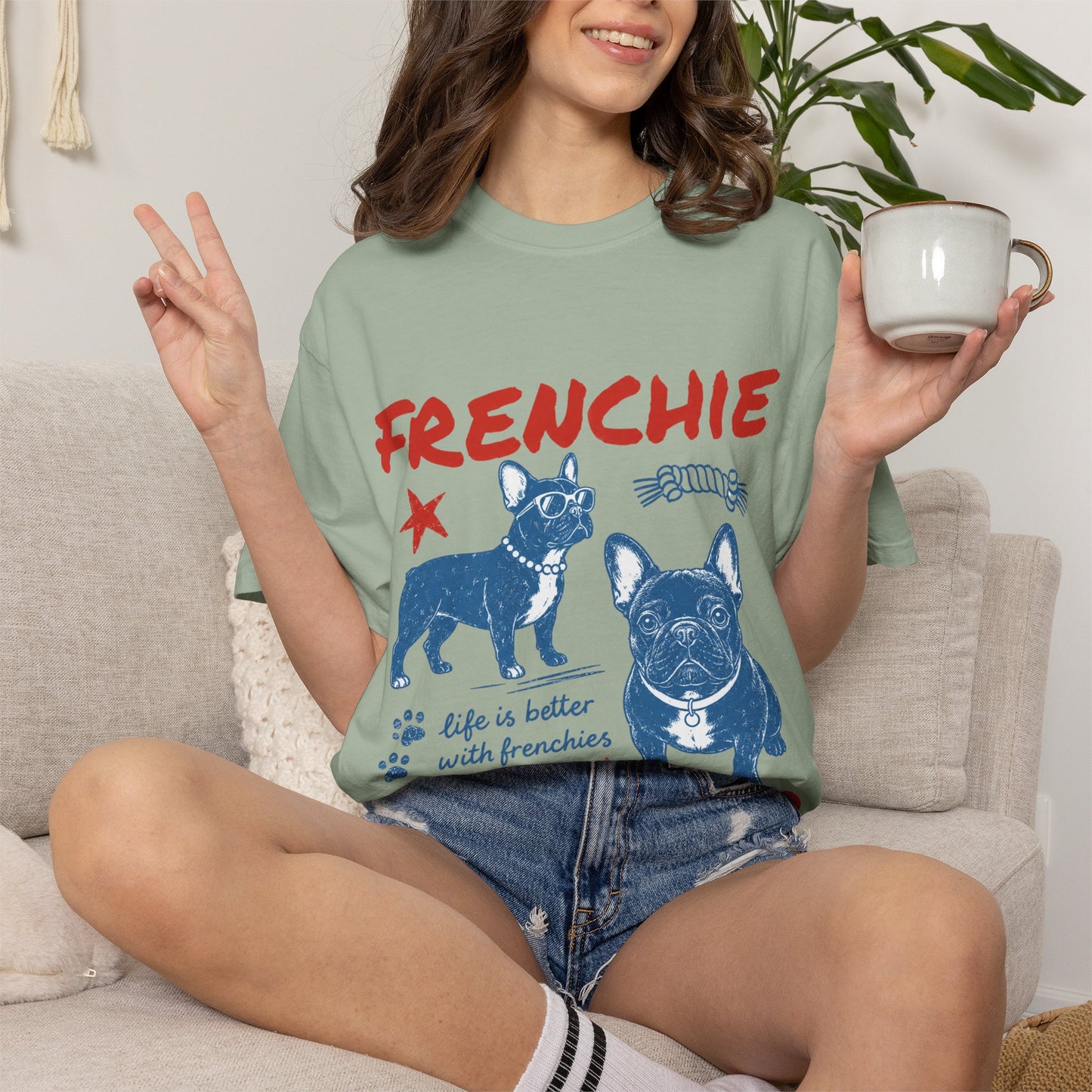 Frenchie Mom Club Shirt, French Bulldog Mom Tee, Frenchie Mama Shirt, Dog Mom Gift, Vintage French Bulldog Graphic Tee, Frenchie Lover Shirt